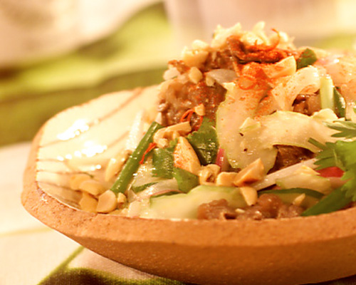 タイ風牛肉の激辛サラダ