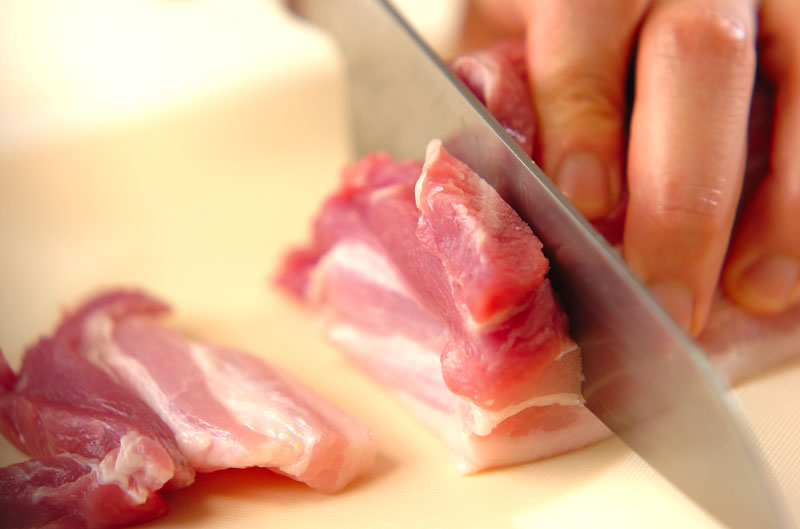 豚肉の甘辛丼の下準備1