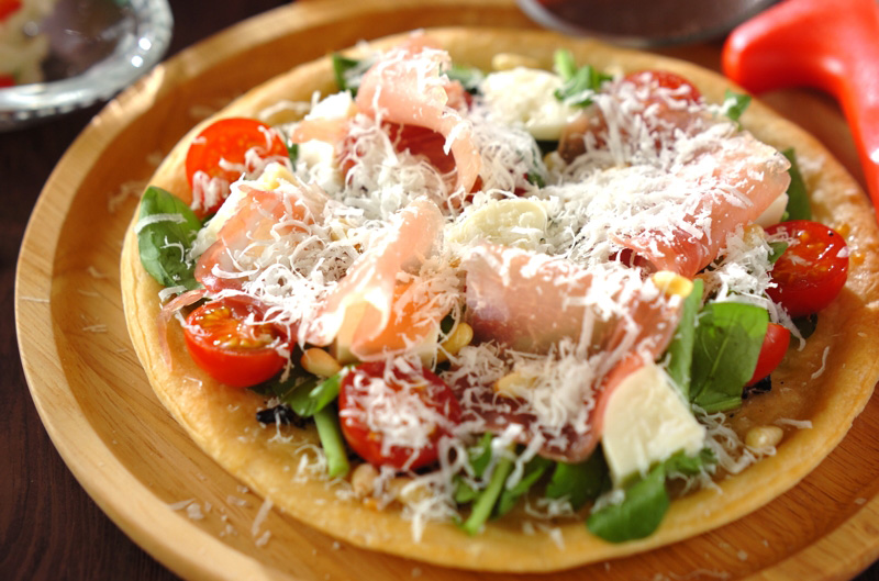 生ハムとルッコラのサラダピザ レシピ 作り方 E レシピ 料理のプロが作る簡単レシピ