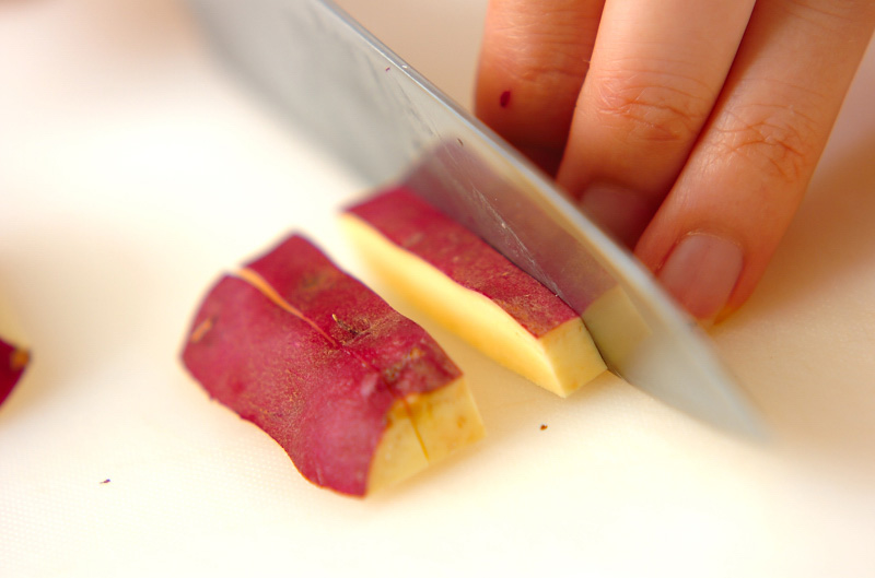 サツマイモと豚肉の中華炒めの作り方の手順1