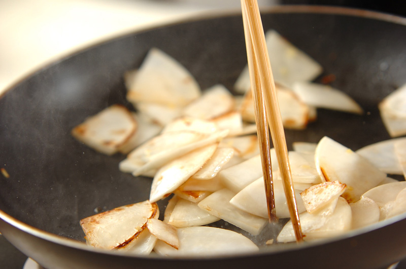 カブの香菜炒めの作り方の手順3