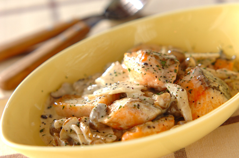 鮭とキノコのクリームソース レシピ 作り方 E レシピ 料理のプロが作る簡単レシピ