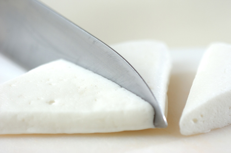 ハンペンのチーズはさみ焼きの下準備1