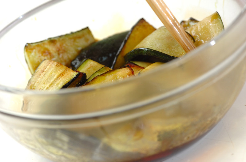 味がしみてる!ズッキーニの焼きびたしの作り方2