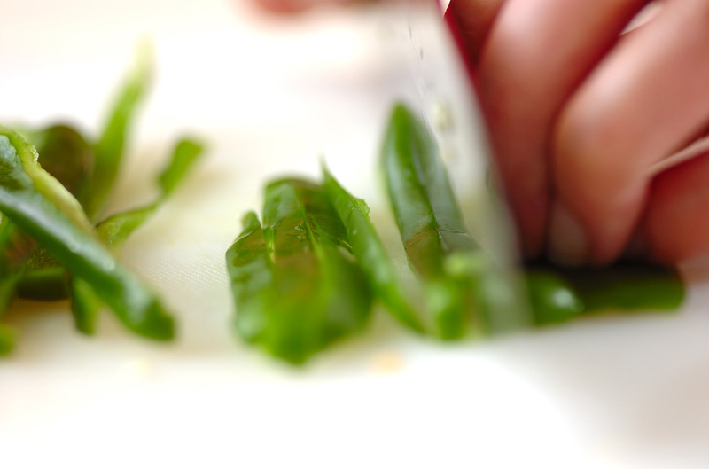 簡単副菜!ピーマンの塩昆布炒めの下準備1