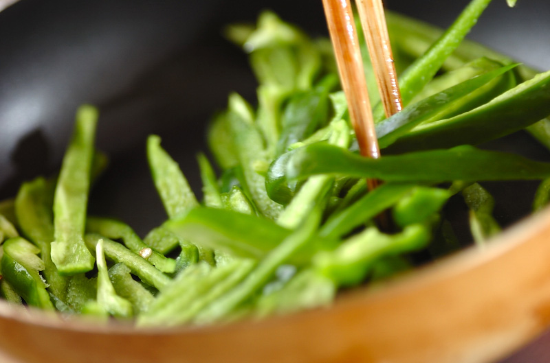 簡単副菜!ピーマンの塩昆布炒めの作り方1