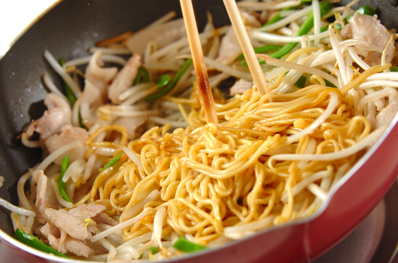 モヤシの塩焼きそばの作り方の手順3