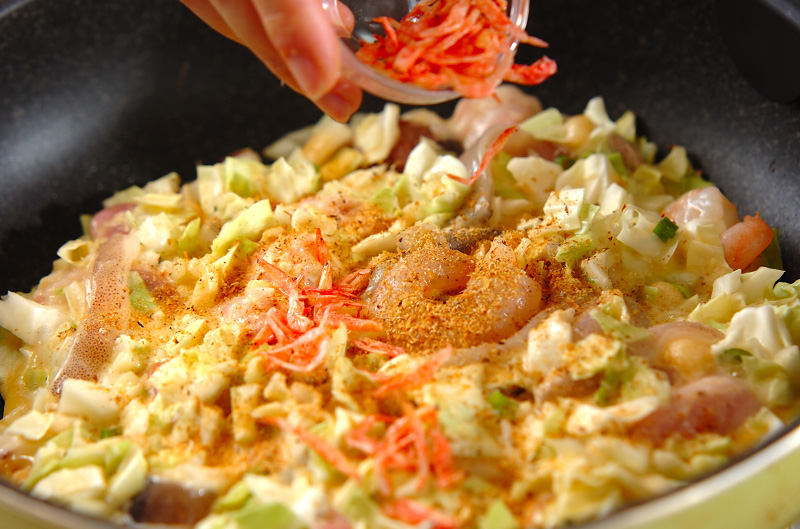小麦粉で！ふわふわ簡単基本のお好み焼き（豚玉） 長芋とキャベツたっぷりの作り方2