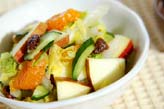 白菜と果物のサラダ
