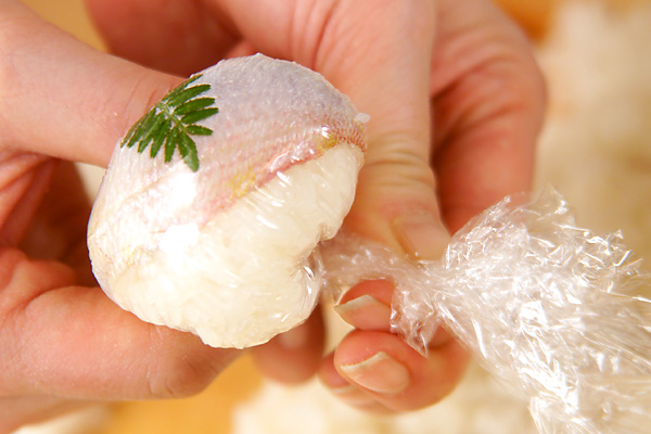 小鯛と根菜の手まり寿司の作り方4