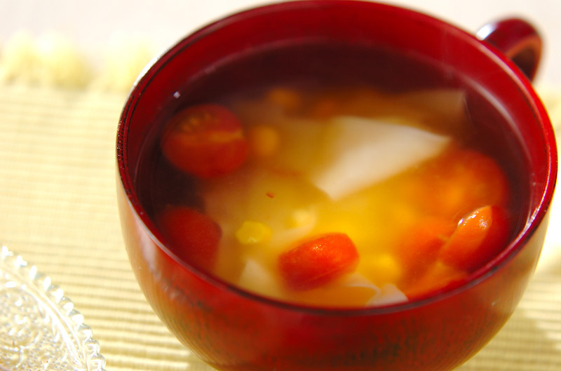 プチトマトのワンタン風スープ