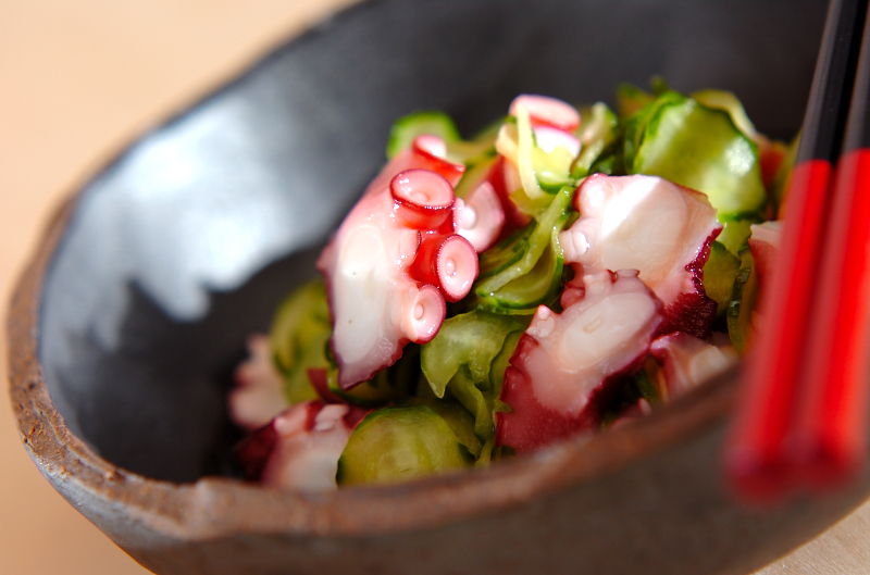 ゆでタコと塩揉みキュウリの酢鉢 副菜 のレシピ 作り方 E レシピ 料理のプロが作る簡単レシピ