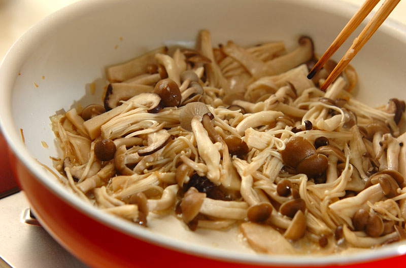 これだけで味が決まる!たっぷりキノコの常備菜の作り方の手順3