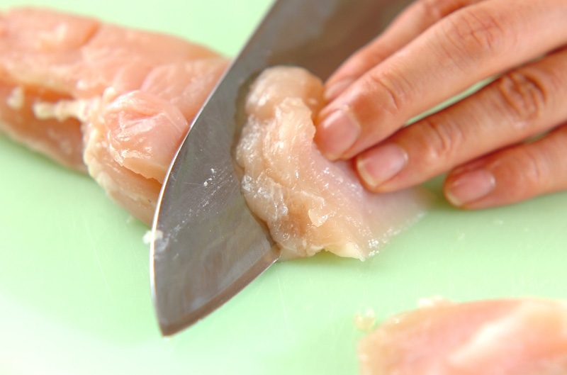揚げ鶏むね肉のポン酢がけの下準備1