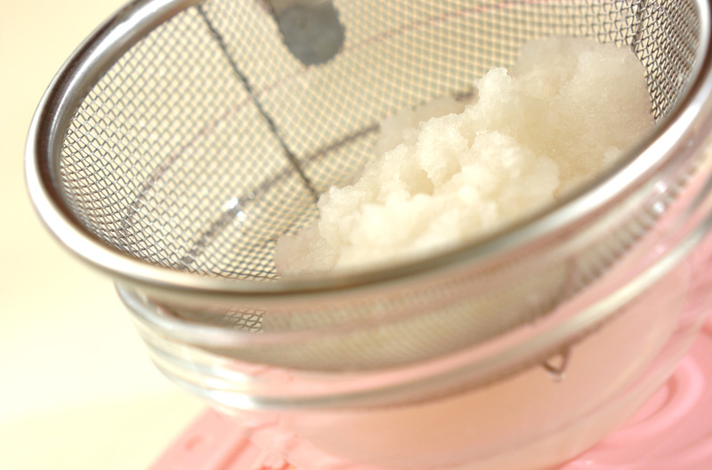 ショウガともちもちレンコンのみぞれ汁の下準備1