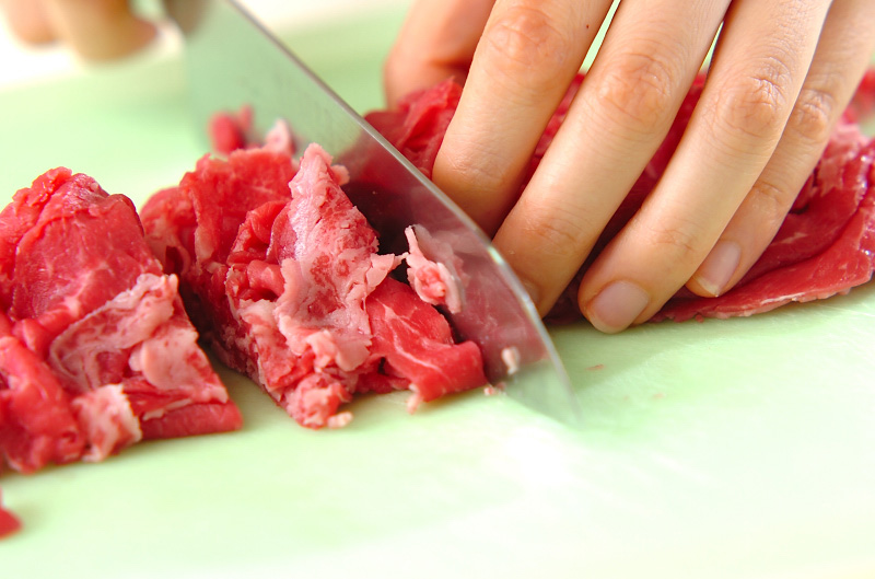 ショウガ香る!麺つゆを使った時短レシピ 甘辛牛肉のせ素麺の下準備1