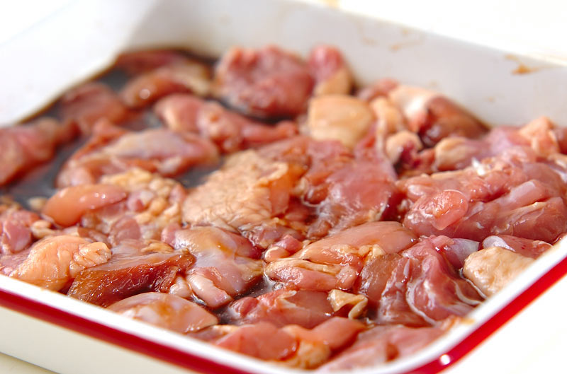 鶏肉のレンジ照り焼きの下準備1