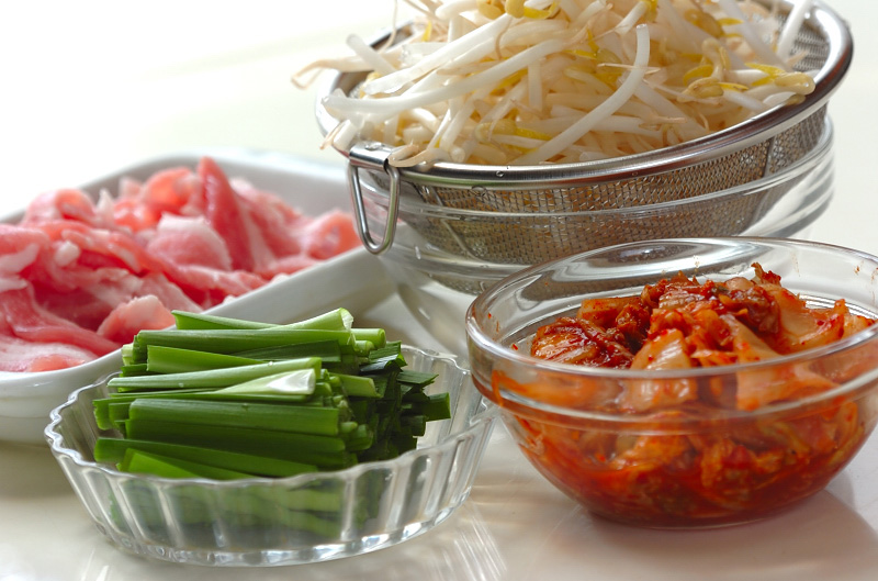 味付けはキムチだけ！絶品簡単豚キムチ炒めの下準備1