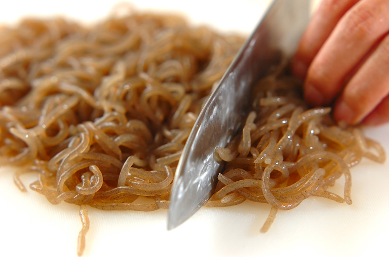 糸コンニャクのすき焼き風の作り方の手順1