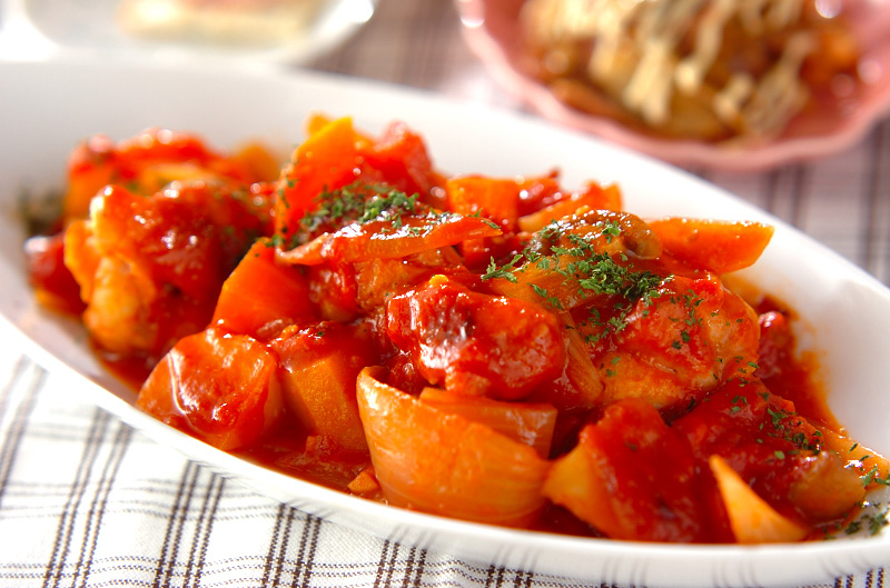トマトをたのしむ 手羽元と野菜の煮こみ