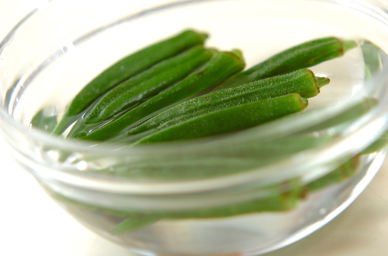 和えるだけの簡単副菜!オクラのマヨしょうゆ和えの作り方1
