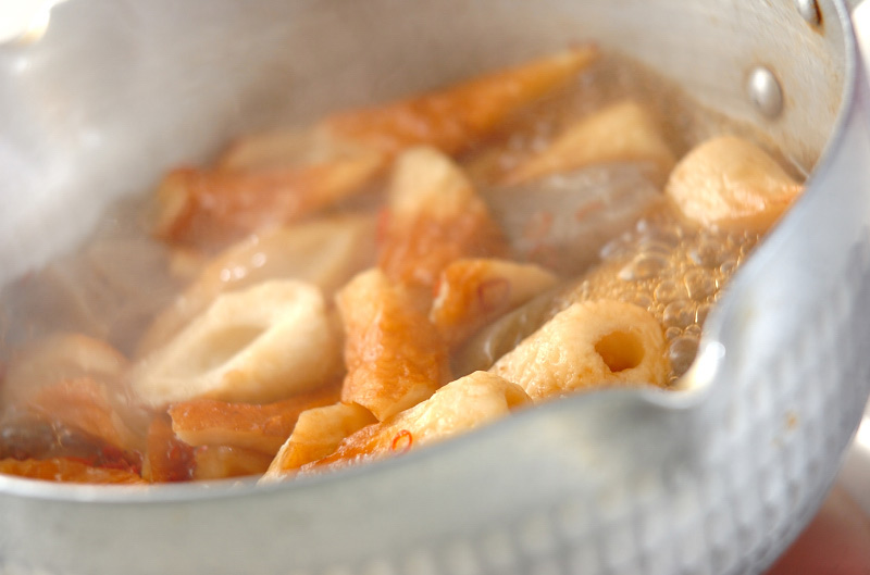 お手軽食材で！ちくわとコンニャクの煮物の作り方2