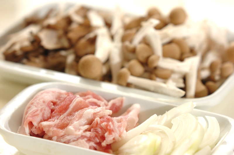 豚キノコ丼の作り方の手順1