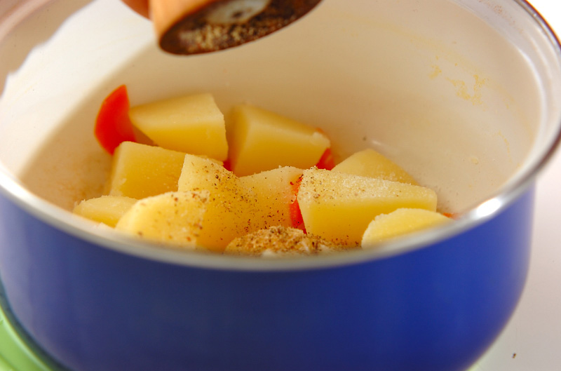 おうちでプロの味！定番の具だくさんポテトサラダの作り方2