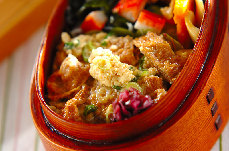 味付け油揚げの卵丼 レシピ 作り方 E レシピ 料理のプロが作る簡単レシピ