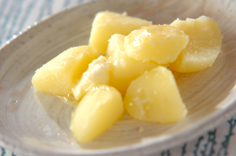 ジャガイモの塩バターのせ 副菜 レシピ 作り方 E レシピ 料理のプロが作る簡単レシピ