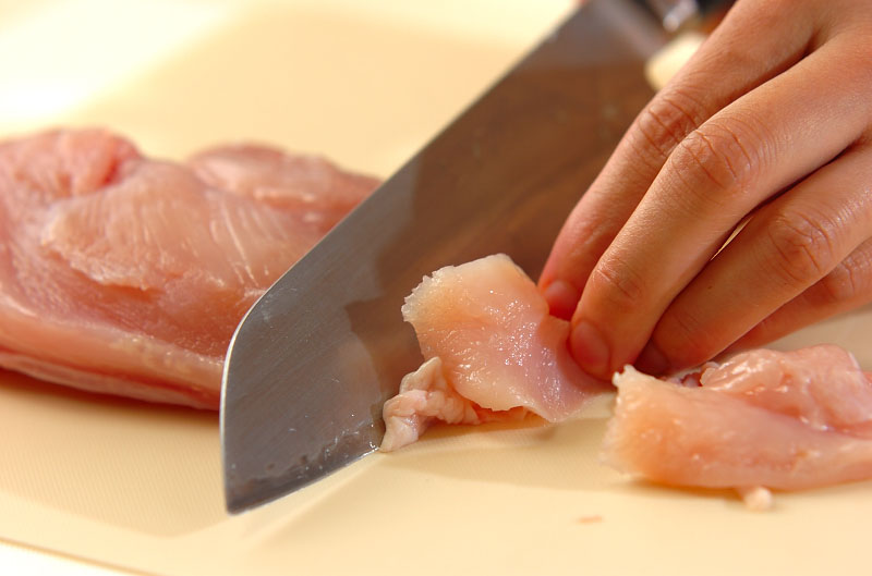 鶏むね肉のふんわりピカタの作り方の手順1