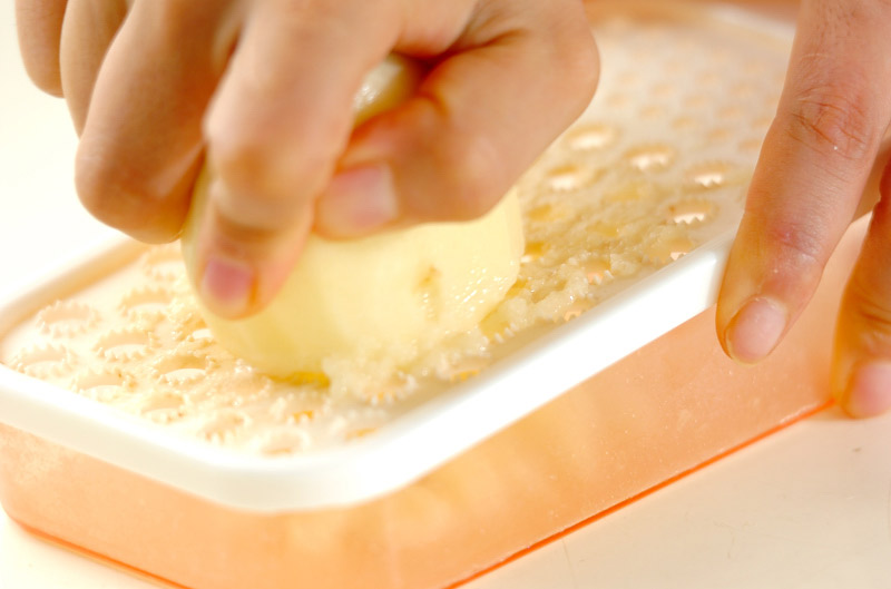 野菜たっぷり！ジャガイモ入りもちもちチヂミの下準備1