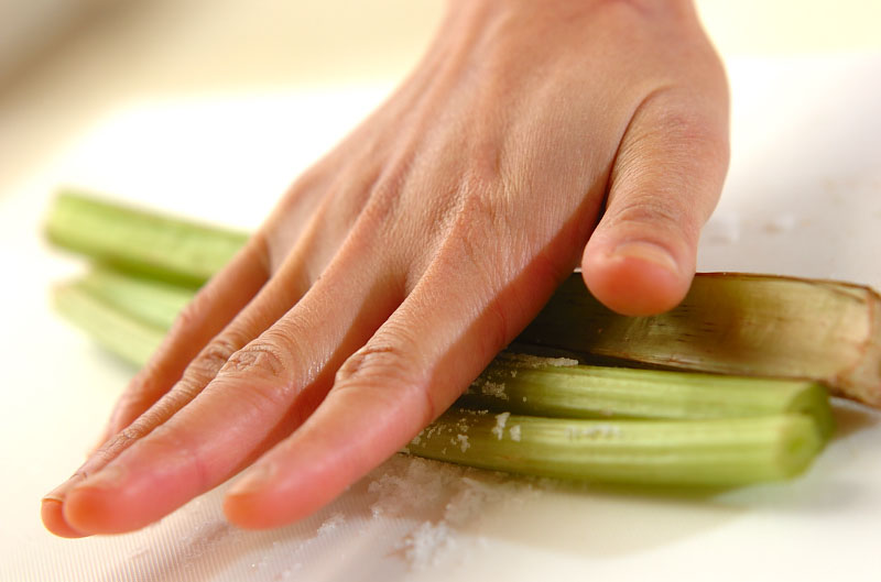 フキのマリネの作り方1