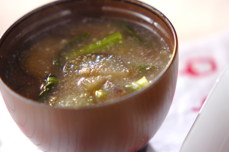 小松菜とナスのみそ汁 レシピ 作り方 E レシピ 料理のプロが作る簡単レシピ