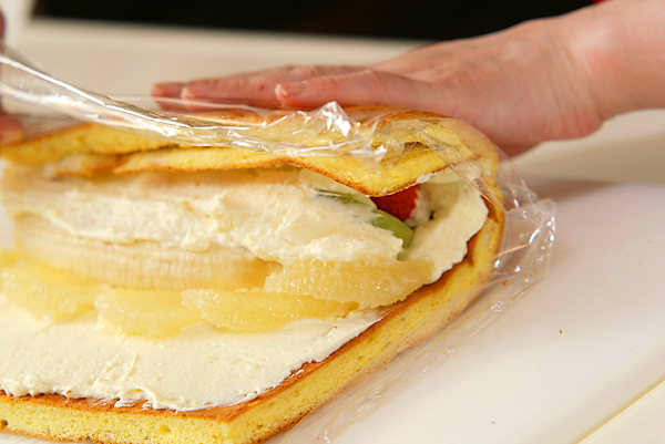 季節のフレッシュフルーツロールケーキの作り方の手順16