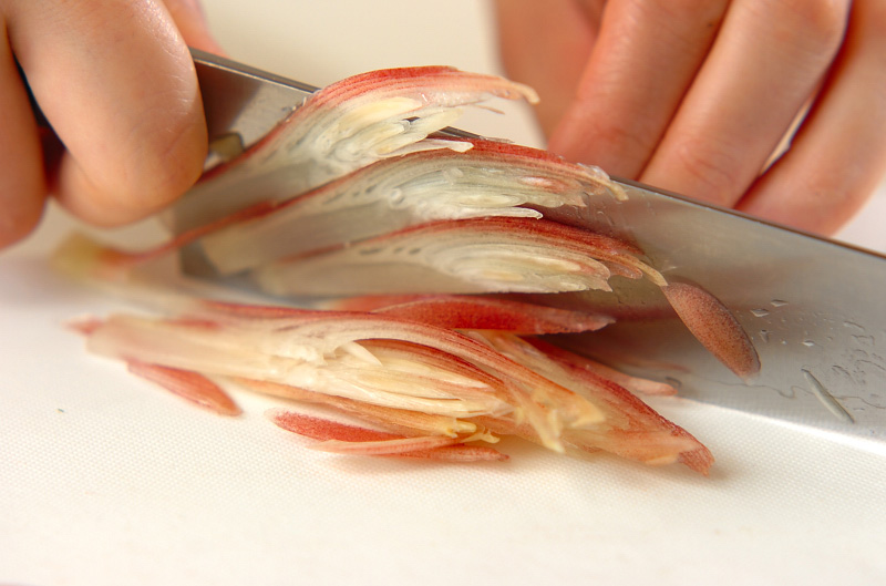さわやかに香るミョウガと豆腐の味噌汁の作り方の手順2
