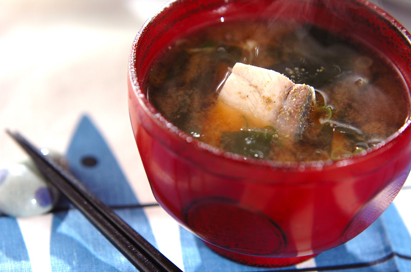 マンネリ脱却におすすめの味噌汁 魚のアラを使った絶品出汁が決め手 レシピ 作り方 E レシピ 料理のプロが作る簡単レシピ