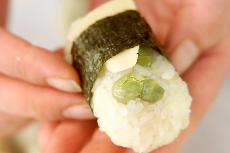 豆ご飯おにぎりの作り方6