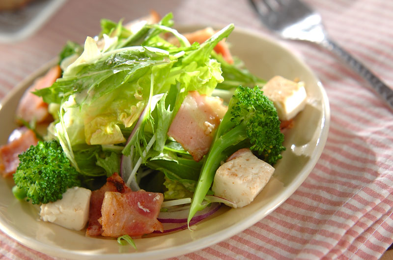 炒めベーコンと豆腐のサラダ 副菜 レシピ 作り方 E レシピ 料理のプロが作る簡単レシピ