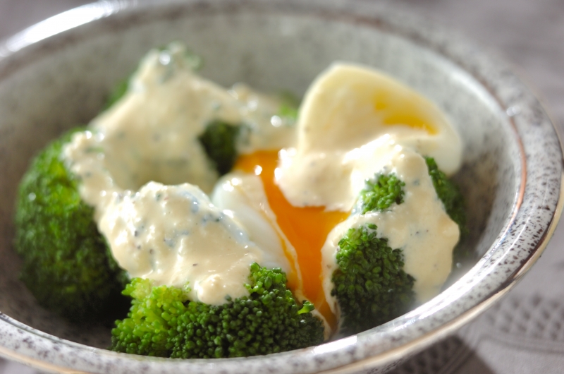 ブロッコリーと卵のホットサラダ 副菜 レシピ 作り方 E レシピ 料理のプロが作る簡単レシピ