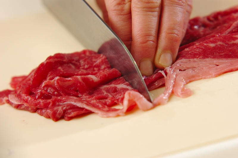 牛肉のバターしょうゆ炒めの作り方の手順1
