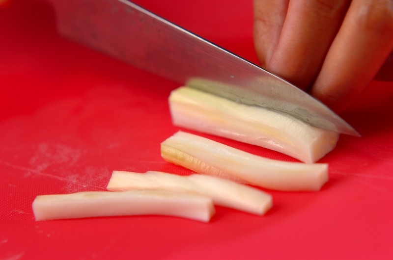セロリの塩きんぴらの作り方の手順1