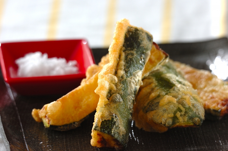 ホックホク ズッキーニの天ぷら 副菜 レシピ 作り方 E レシピ 料理のプロが作る簡単レシピ