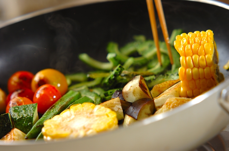 炒めるだけ！彩りきれいな夏野菜キーマカレー by 松本 知恵さんの作り方1