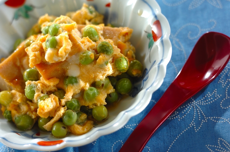 彩り鮮やか エンドウ豆と高野豆腐の卵とじ 副菜 レシピ 作り方 E レシピ 料理のプロが作る簡単レシピ