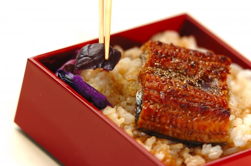 市販のうなぎもふっくらおいしい！お手軽うな重の作り方3