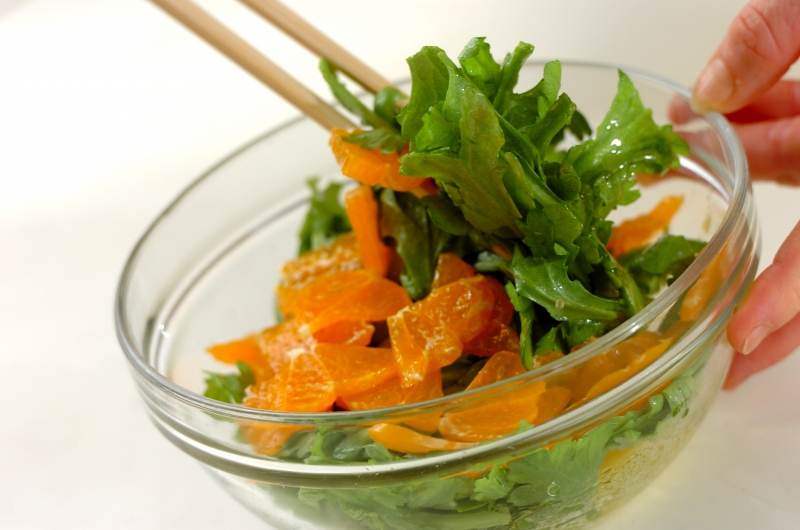 春菊とみかんのサラダの作り方3