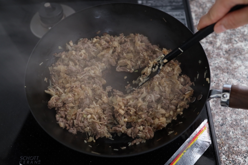 パスタ別茹で不要！ワンパンボロネーゼ by もあいかすみさんの作り方1