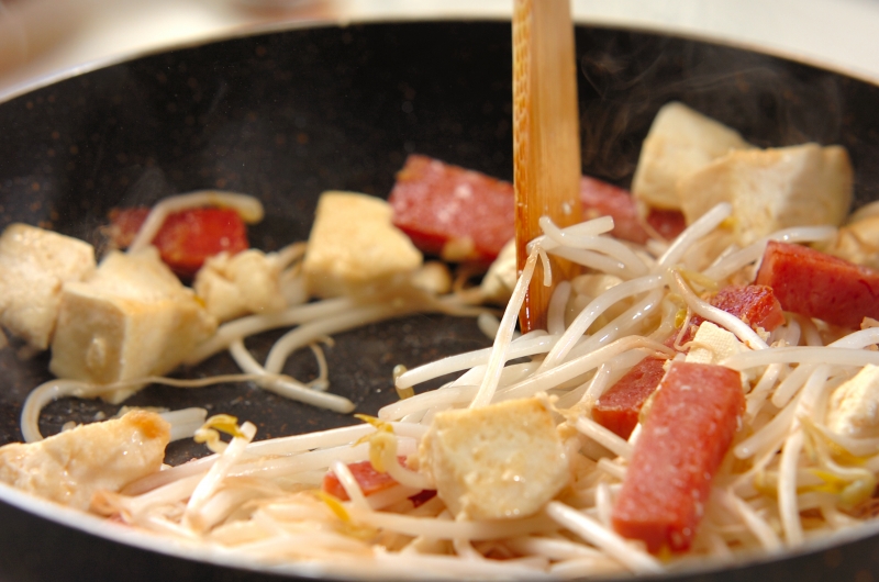 豆腐とモヤシのチャンプルの作り方2