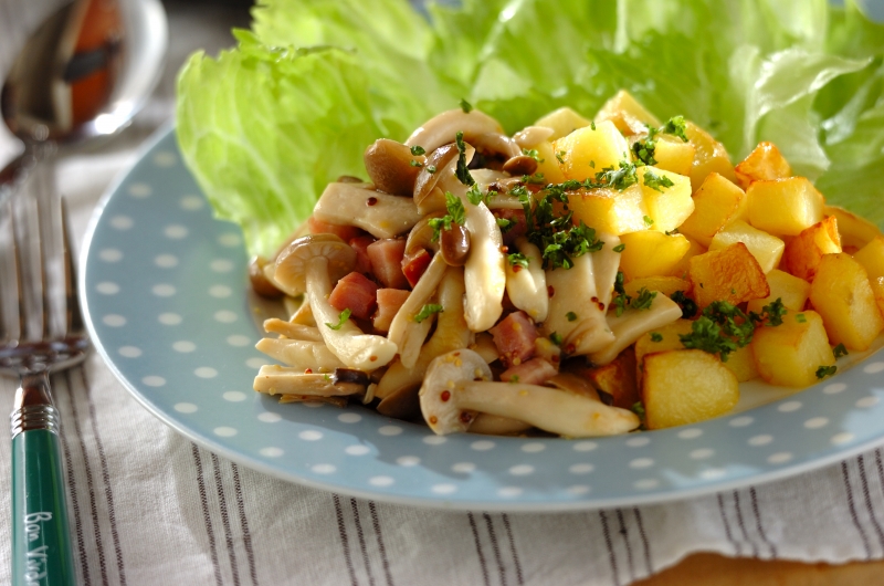 キノコと揚げジャガイモのホットサラダのレシピ 作り方 E レシピ 料理のプロが作る簡単レシピ